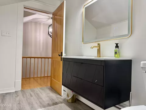 Bath - 504 3rd St NW, Mandan, ND 58554 photo 11 of 11