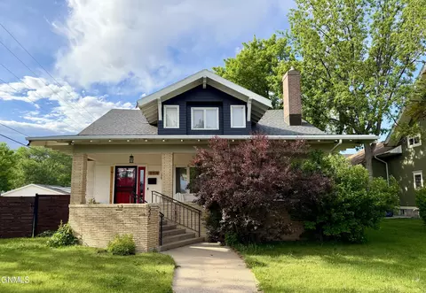 504 3rd St NW, Mandan, ND 58554
