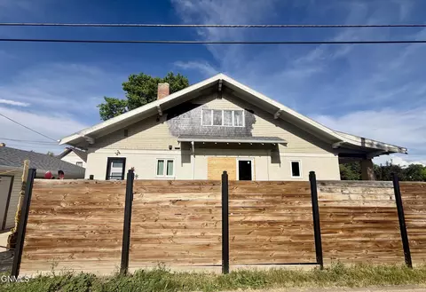 Exterior - 504 3rd St NW, Mandan, ND 58554 photo 8 of 13