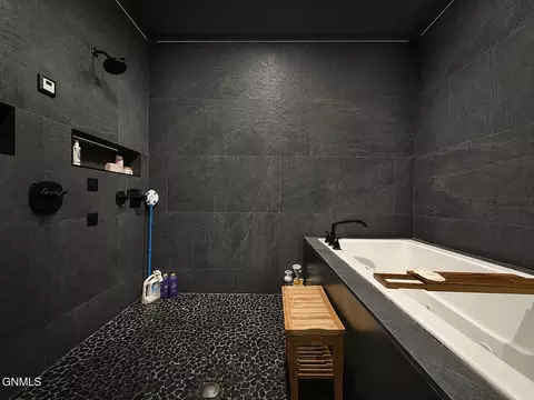 Bath - 504 3rd St NW, Mandan, ND 58554 photo 4 of 11
