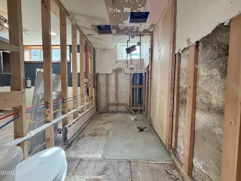 Bath - 504 3rd St NW, Mandan, ND 58554 photo 9 of 11
