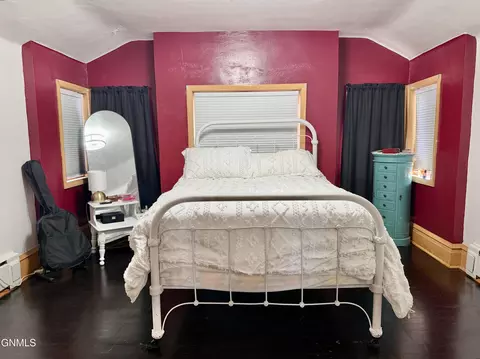 Bedroom - 504 3rd St NW, Mandan, ND 58554 photo 5 of 9