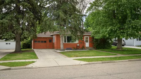 107 Arikara Ave, Bismarck, ND 58501