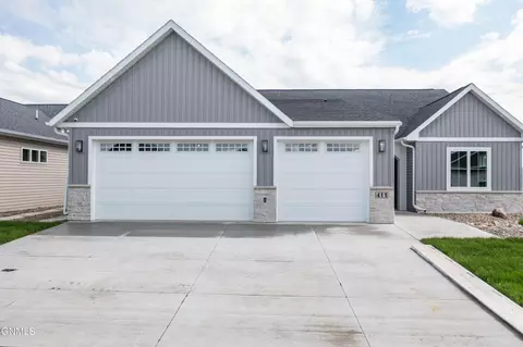 411 Lennox Dr, Bismarck, ND 58504