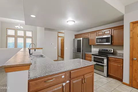 Kitchen - 3334 30th St W, Williston, ND 58801 photo 4 of 5