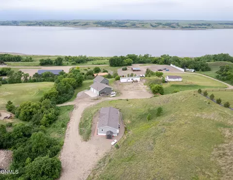 8166 Palm Rd, Linton, ND 58552