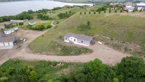 8166 Palm Rd, Linton, ND 58552