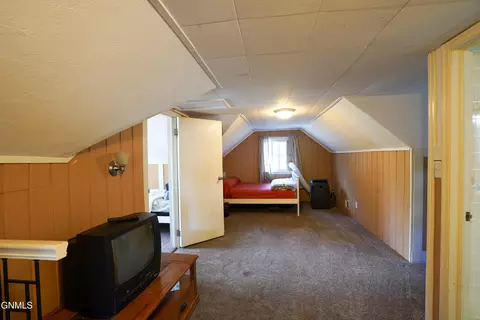 Bedroom - 1300 3rd St N, Bismarck, ND 58501 photo 6 of 7