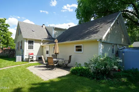Exterior - 1300 3rd St N, Bismarck, ND 58501 photo 2 of 3