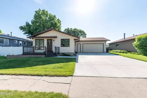 1529 N 20th St N, Bismarck, ND 58501