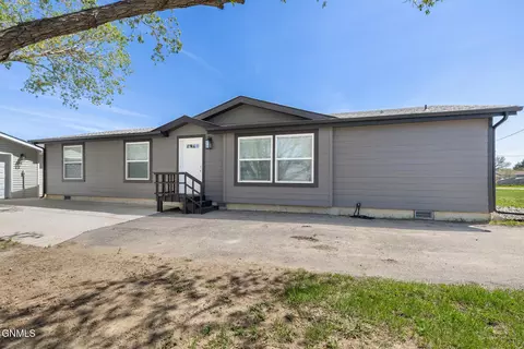 608 1st Ave NW, Crosby, ND 58730