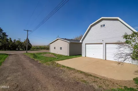 Exterior - 103 Iowa Ave, Mott, ND 58646 photo 6 of 9