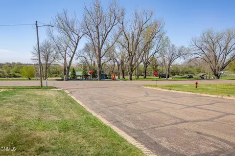 Exterior - 103 Iowa Ave, Mott, ND 58646 photo 7 of 9