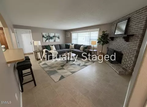 120 Lake Ave, Bismarck, ND 58504