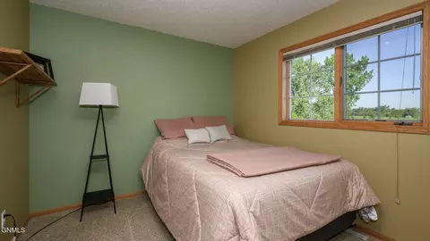 Bedroom - 6201 Sully Dr, Bismarck, ND 58504 photo 2 of 7