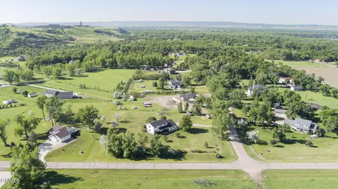 View/Area - 6201 Sully Dr, Bismarck, ND 58504 photo 9 of 11