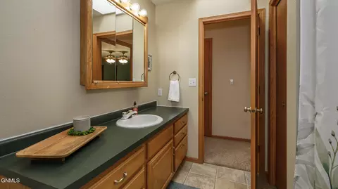 Bath - 6201 Sully Dr, Bismarck, ND 58504 photo 4 of 6