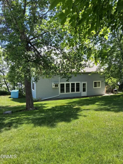 307 Sandy Beach Rd, Jamestown, ND 58401