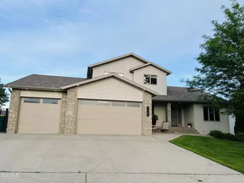 1309 Golden Eagle Ln, Bismarck, ND 58503