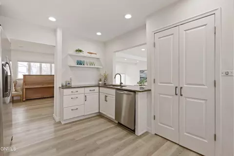 Kitchen - 902 4th Ave E, Williston, ND 58801 photo 4 of 6