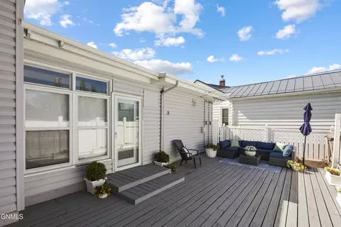 Exterior - 902 4th Ave E, Williston, ND 58801 photo 3 of 5