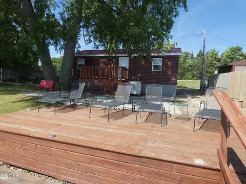 592 W Lakeview Ln, Dawson, ND 58428