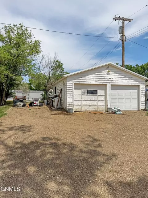 Exterior - 4 Hanks St, Grenora, ND 58845 photo 7 of 12
