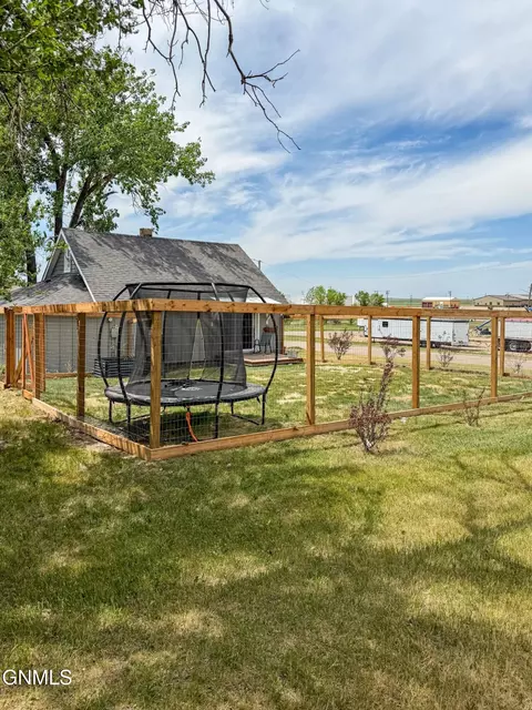 Exterior - 4 Hanks St, Grenora, ND 58845 photo 6 of 12
