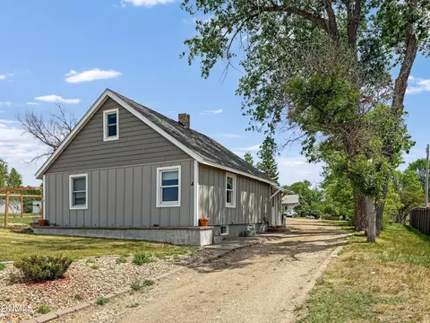 Exterior - 4 Hanks St, Grenora, ND 58845 photo 3 of 12