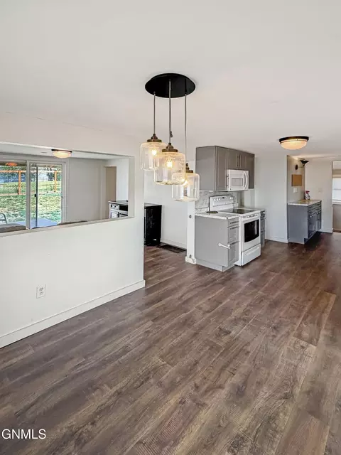 Dining - 4 Hanks St, Grenora, ND 58845 photo 1 of 1