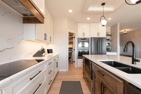 Kitchen - 2115 Tule Ln, Bismarck, ND 58503 photo 5 of 5