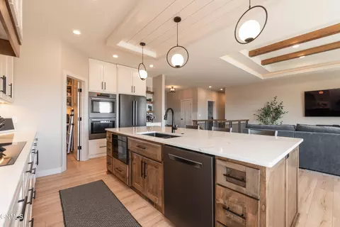 Kitchen - 2115 Tule Ln, Bismarck, ND 58503 photo 4 of 5