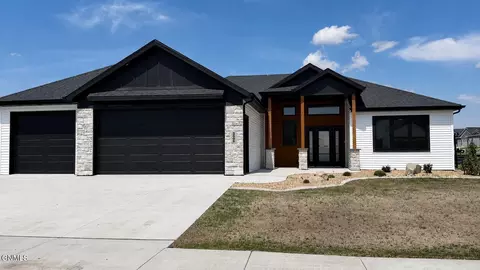 5808 Gold Dr, Bismarck, ND 58503
