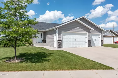 Exterior - 3905 Trident Ct NW, Mandan, ND 58554 photo 6 of 7