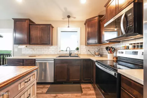 Kitchen - 3905 Trident Ct NW, Mandan, ND 58554 photo 4 of 4