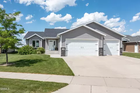 3905 Trident Ct NW, Mandan, ND 58554