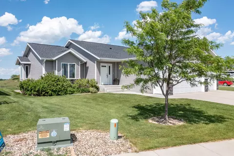 Exterior - 3905 Trident Ct NW, Mandan, ND 58554 photo 5 of 7