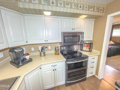Kitchen - 1414 6th St W, Williston, ND 58801 photo 3 of 8