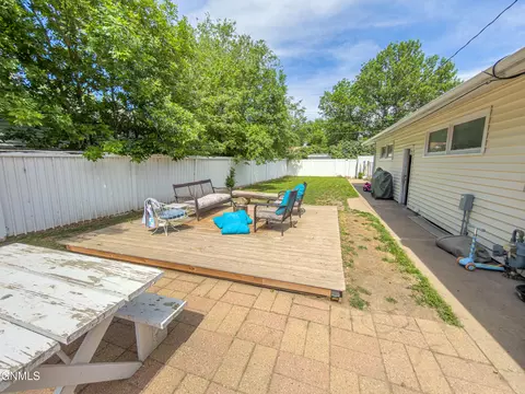 Exterior - 1414 6th St W, Williston, ND 58801 photo 7 of 8