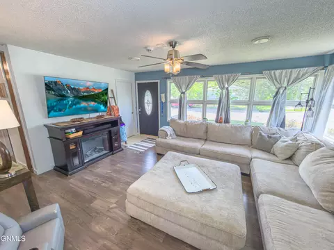 Living - 1414 6th St W, Williston, ND 58801 photo 3 of 3