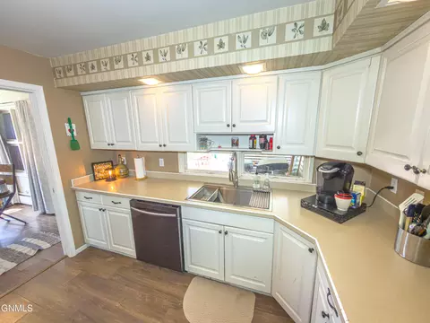 Kitchen - 1414 6th St W, Williston, ND 58801 photo 5 of 8