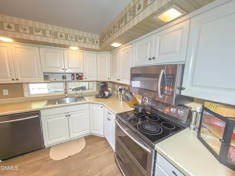 Kitchen - 1414 6th St W, Williston, ND 58801 photo 6 of 8