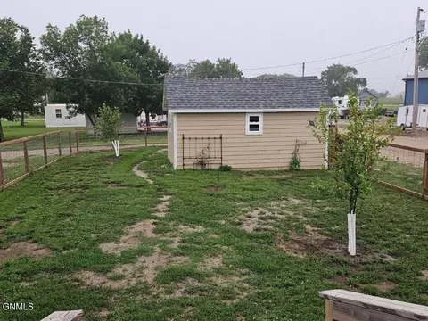 Exterior - 6 4th Ave E, Mobridge, SD 57601 photo 4 of 7