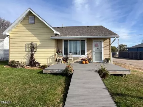 Exterior - 6 4th Ave E, Mobridge, SD 57601 photo 2 of 7