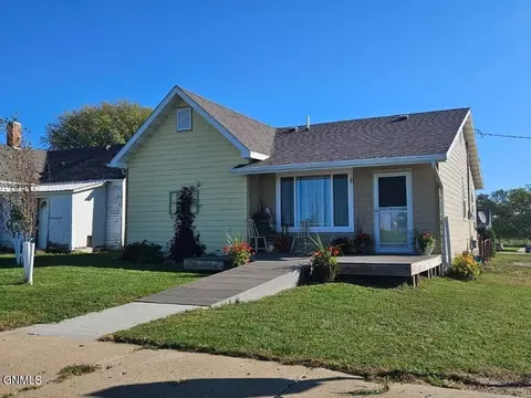 Exterior - 6 4th Ave E, Mobridge, SD 57601 photo 5 of 7