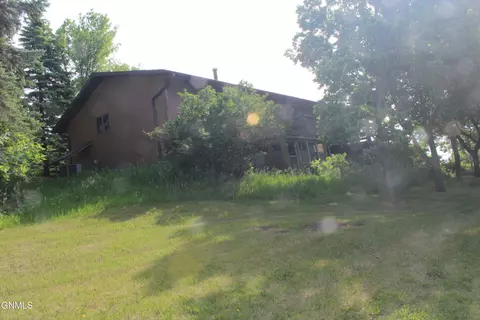 8771 37th St SE, Jamestown, ND 58401