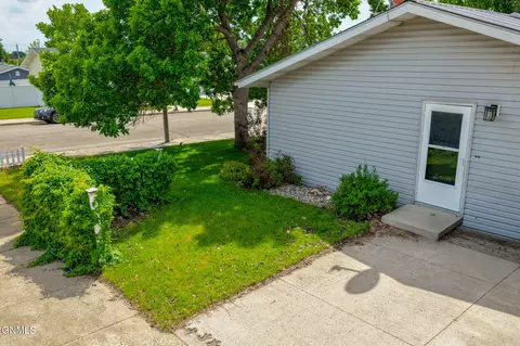 Exterior - 807 20th St E, Williston, ND 58801 photo 3 of 3