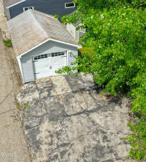 Exterior - 807 20th St E, Williston, ND 58801 photo 1 of 3