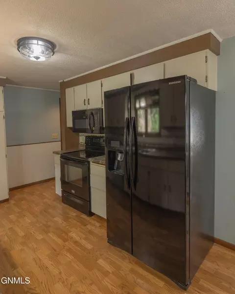 Kitchen - 807 20th St E, Williston, ND 58801 photo 2 of 3