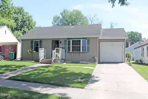 1003 10th St, Bismarck, ND 58501